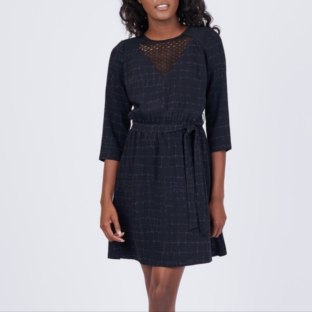 Noir Dress Size L Tie Waist Lace V insert neck